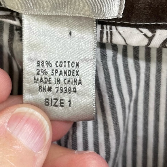 Chico's Cotton Capri white and gray striped back pocket wide legs size J1 Cool - Picture 4 of 9